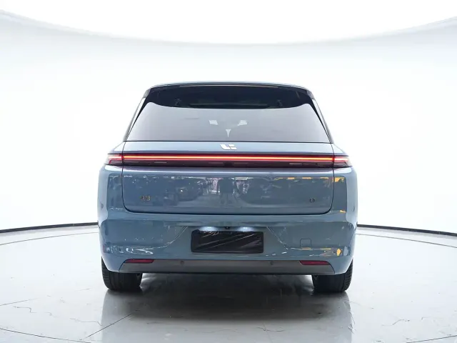 Li Auto L8 — Фото автомобиля 15