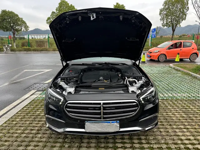 Mercedes-Benz E-Class — Фото автомобиля 17