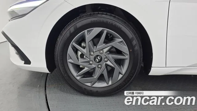 Hyundai Avante CN7 — Фото автомобиля 5