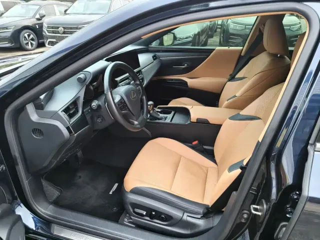 Lexus ES — Фото автомобиля 8