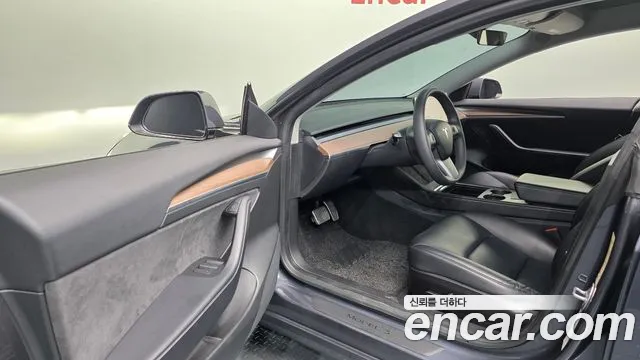 Tesla Model 3 — Фото автомобиля 14