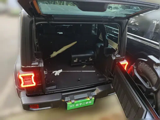 Jeep Wrangler — Фото автомобиля 9