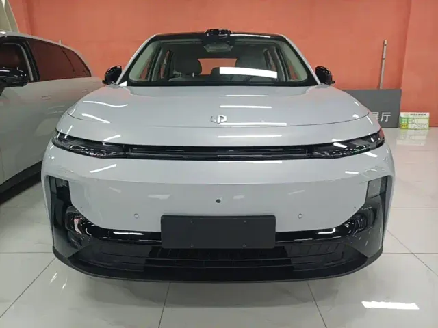 Leapmotor B10 — Фото автомобиля 2