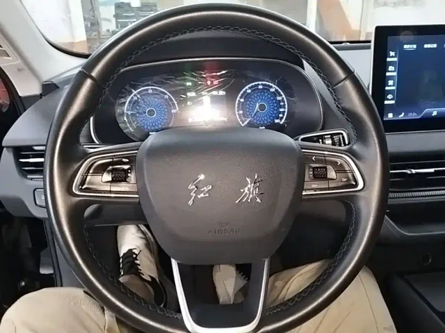 Hongqi E-QM5 — Фото автомобиля 10