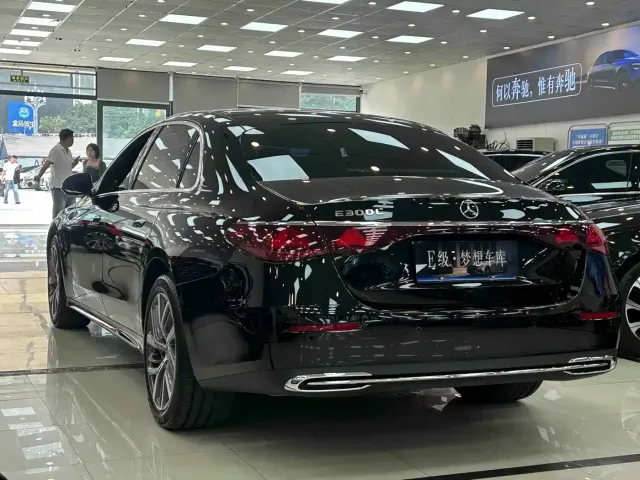 Mercedes-Benz E-Class — Фото автомобиля 13