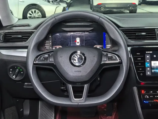 Skoda Superb — Фото автомобиля 11