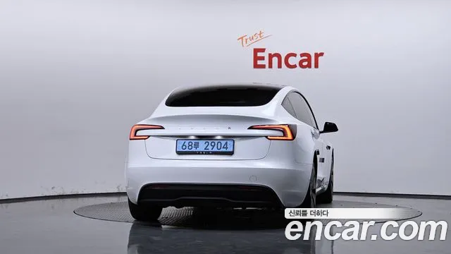 Tesla Model 3 — Фото автомобиля 4