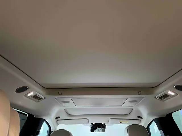 Li Auto MEGA — Фото автомобиля 17
