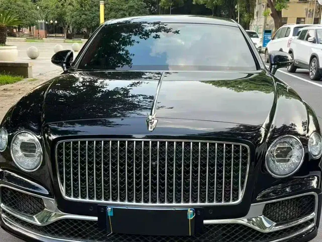 Bentley Flying Spur — Фото автомобиля 2