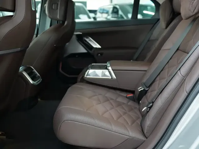 BMW 7 Series — Фото автомобиля 12