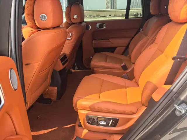 Li Auto L8 — Фото автомобиля 10