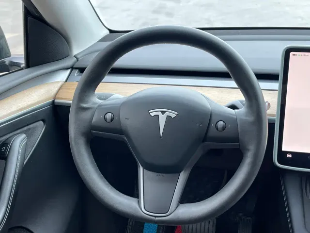 Tesla Model Y — Фото автомобиля 14