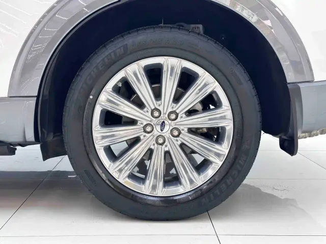 Ford Explorer — Фото автомобиля 5