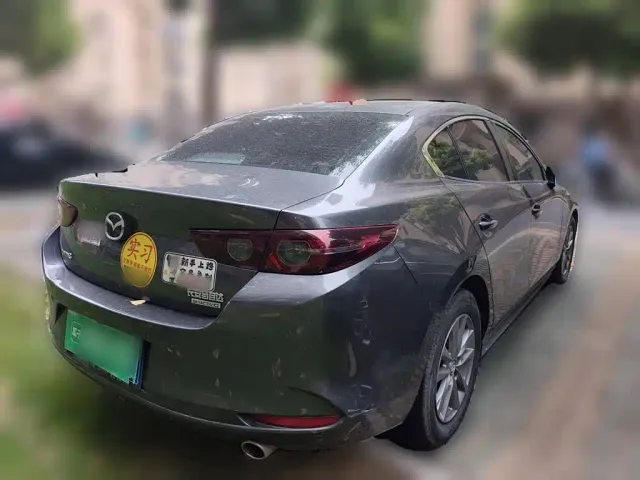 Mazda Axela — Фото автомобиля 4