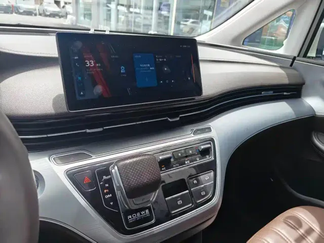 Roewe iMAX8 — Фото автомобиля 4