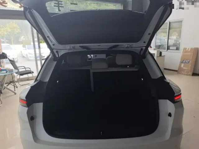 Li Auto i6 — Фото автомобиля 18