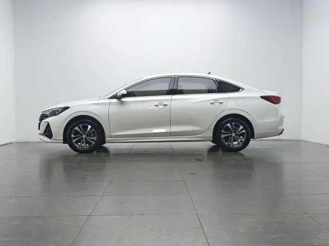 Changan Eado — Фото автомобиля 11