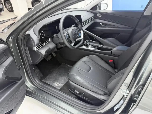 Hyundai Elantra — Фото автомобиля 14