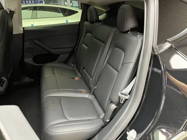 Tesla Model Y — Фото автомобиля 12