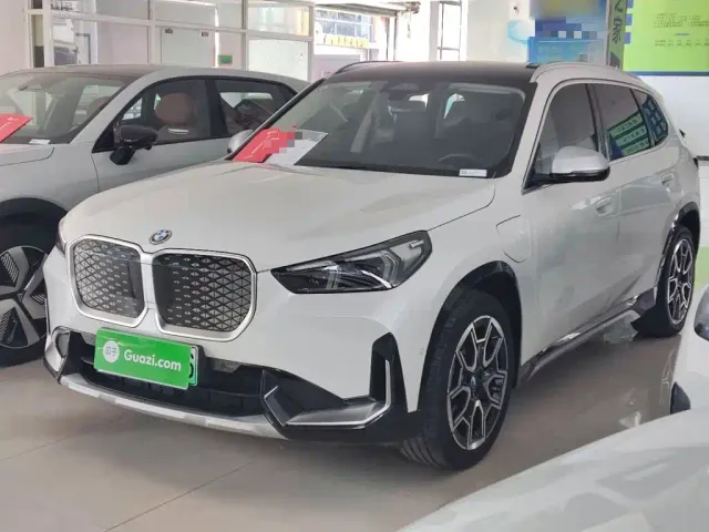 Фотография автомобиля — BMW iX1