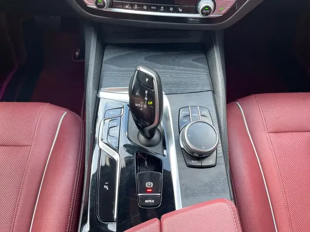 BMW 5 Series — Фото автомобиля 11