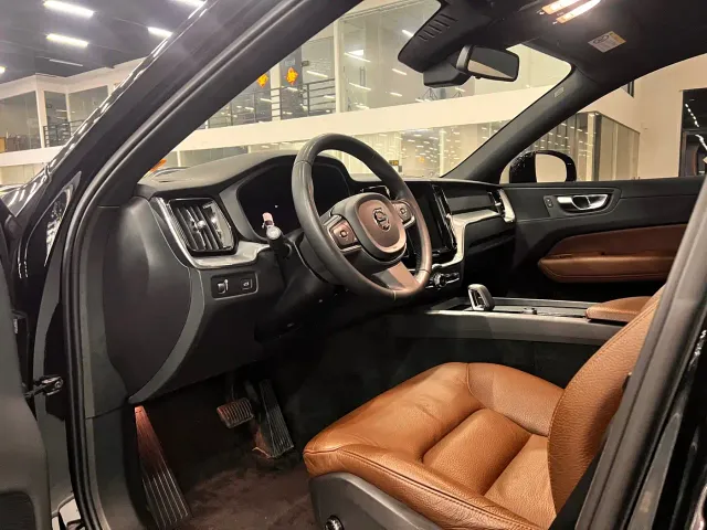 Volvo XC60 — Фото автомобиля 7