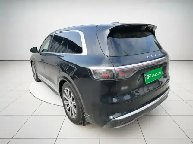 AITO Wenjie AITO M8 2025 Range Extender Max+ Edition 53.4kWh 5-seater — Фото автомобиля 4