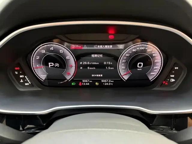 Audi Q3 — Фото автомобиля 10
