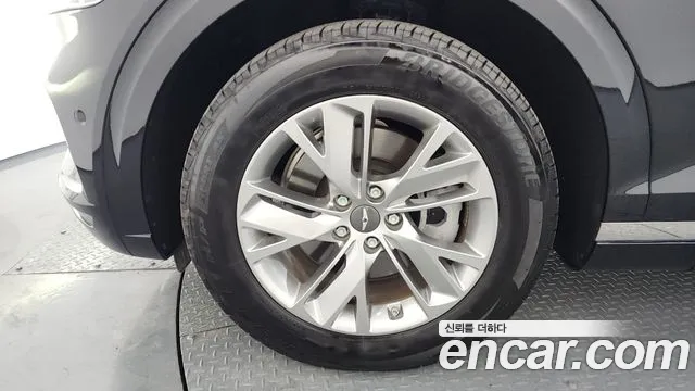 Genesis GV70 2.5T Бензин AWD — Фото автомобиля 5