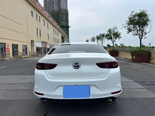 Mazda Axela — Фото автомобиля 3