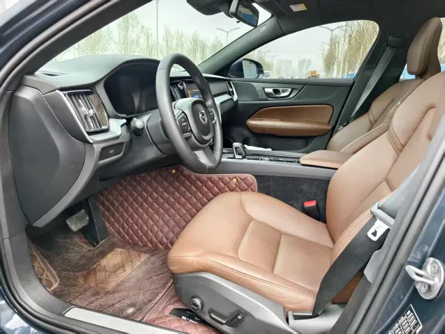 Volvo S60 — Фото автомобиля 5