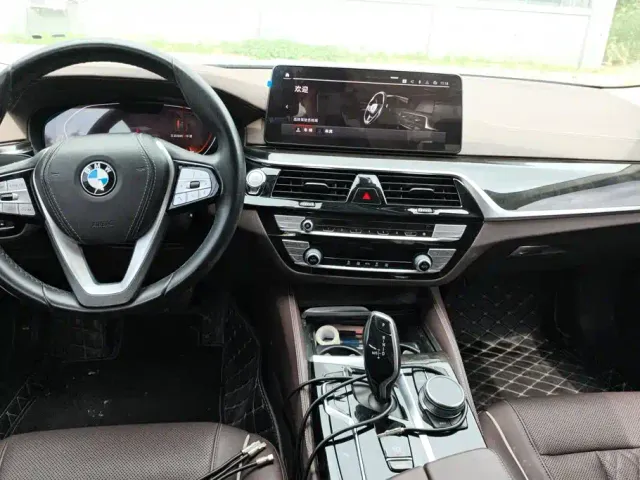 BMW 5 Series — Фото автомобиля 12