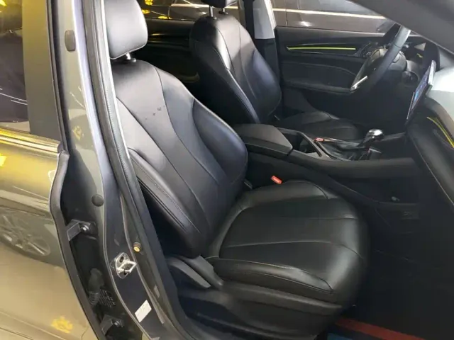 Roewe i5 — Фото автомобиля 24