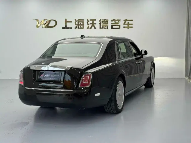Rolls-Royce Phantom — Фото автомобиля 6