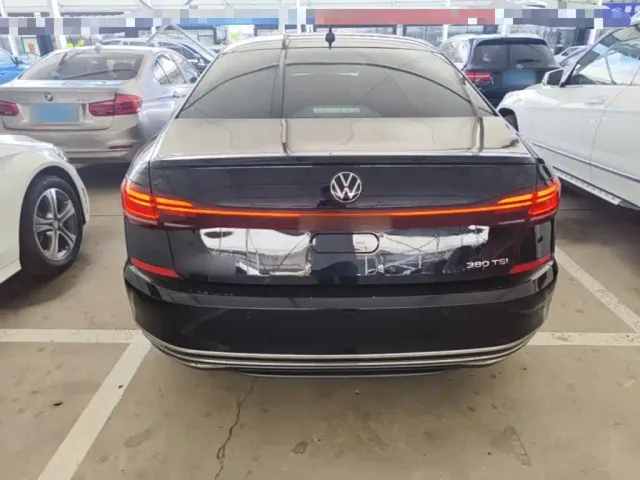 Volkswagen Passat — Фото автомобиля 5