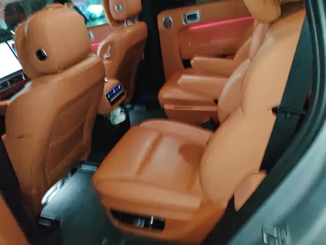 Li Auto L8 — Фото автомобиля 11