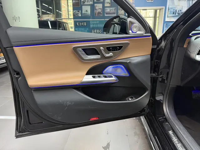 Mercedes-Benz E-Class — Фото автомобиля 11
