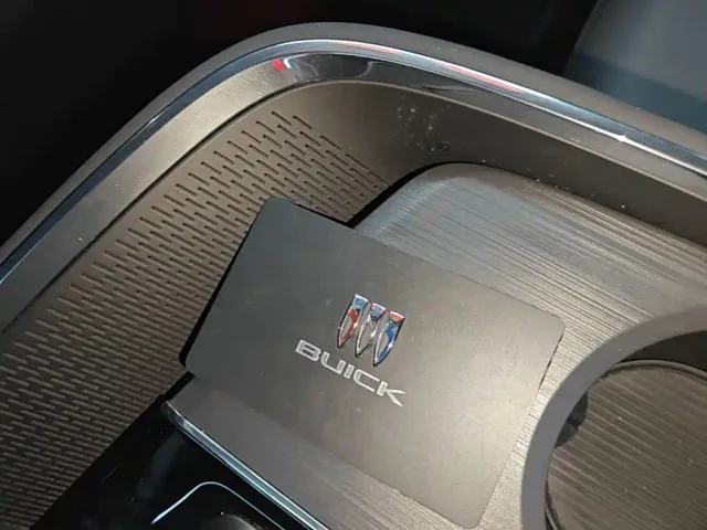 Buick E5 — Фото автомобиля 8
