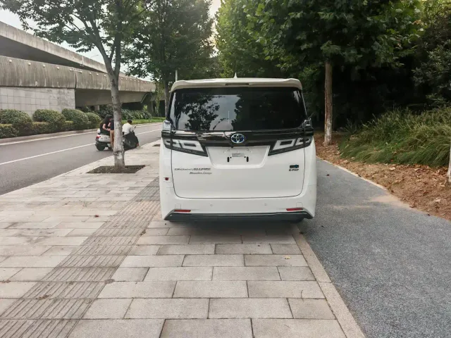 Toyota Vellfire — Фото автомобиля 8