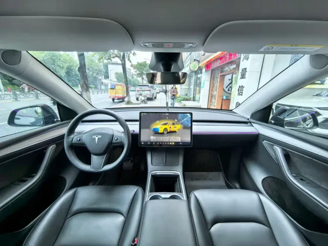 Tesla Model Y — Фото автомобиля 11
