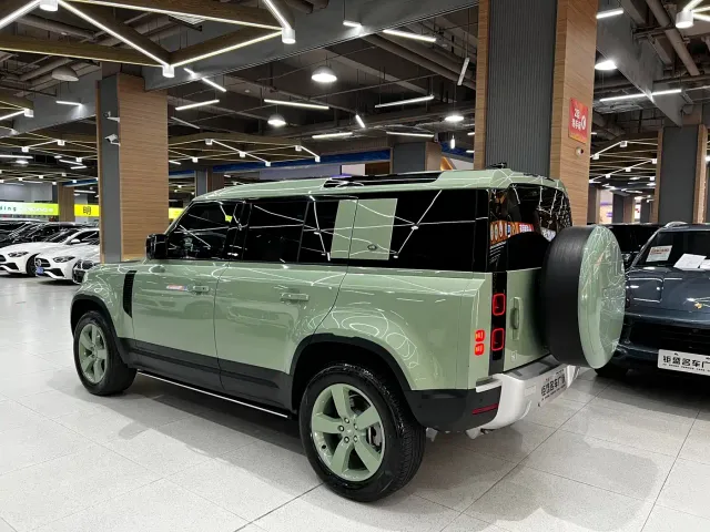 Land Rover Land Rover Defender 2023 110 3.0T P400 75th Anniversary Legend Edition — Фото автомобиля 4