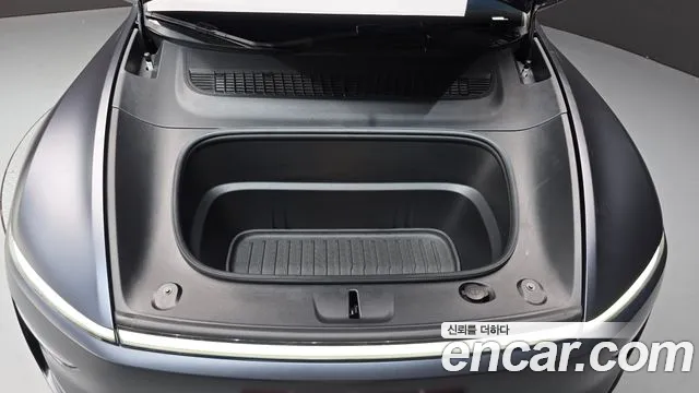 Tesla Model Y — Фото автомобиля 6