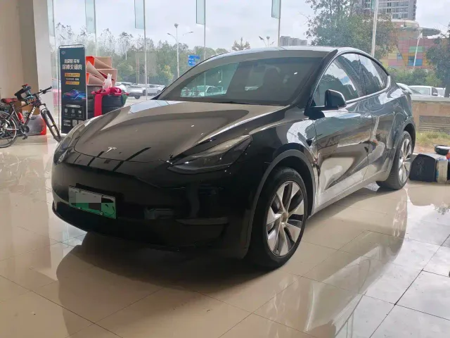 Фотография автомобиля — Tesla Model Y