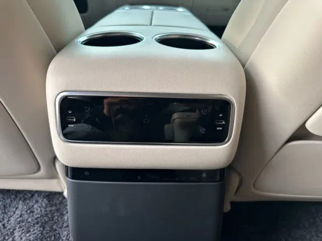 Li Auto MEGA — Фото автомобиля 12
