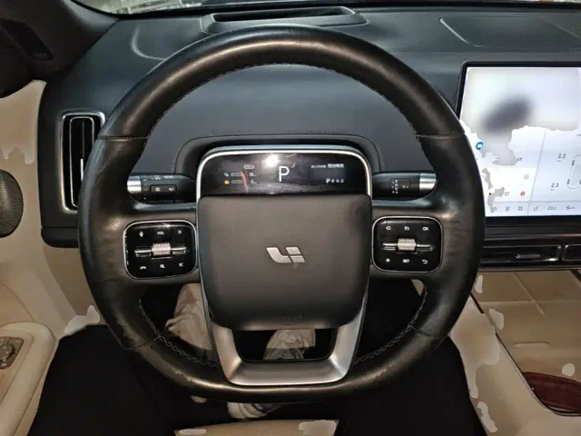 Li Auto L9 — Фото автомобиля 10