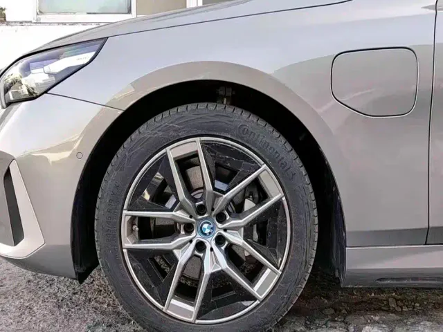 BMW i5 — Фото автомобиля 5