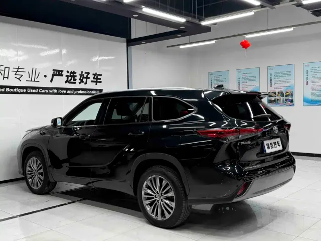 Toyota Highlander — Фото автомобиля 10