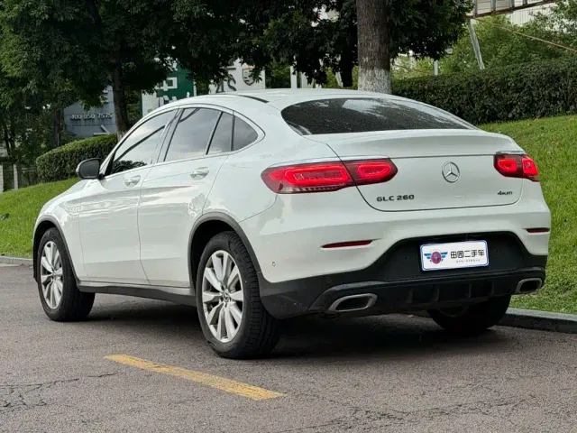 Mercedes-Benz Mercedes-Benz GLC Coupe 2020 GLC 260 4MATIC Coupe SUV — Фото автомобиля 4