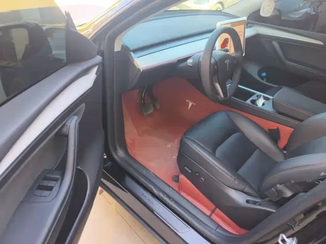 Tesla Model Y — Фото автомобиля 15