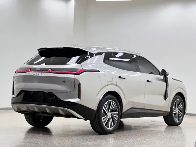 Lynk & Co 08 EM-P — Фото автомобиля 7